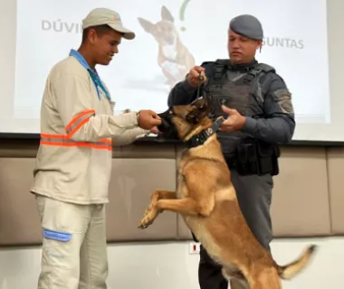 Treinamento prepara leituristas para prevenir ataques de cães Treinamento prepara leituristas para prevenir ataques de cães
