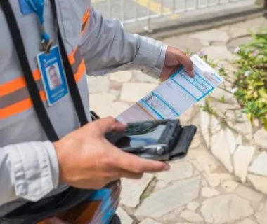 Clientes Energisa podem pagar recarga de celular na conta de luz Clientes Energisa podem pagar recarga de celular na conta de luz