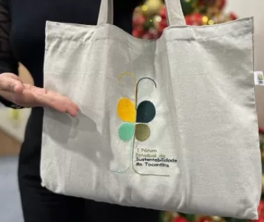 Costurando histórias: uma bolsa cheia de propósito