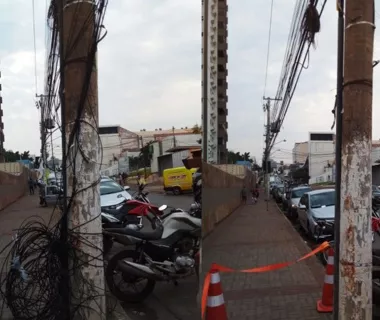 Energisa vai fiscalizar 520 mil postes contra emaranhado de fios de op Energisa vai fiscalizar 520 mil postes contra emaranhado de fios de op