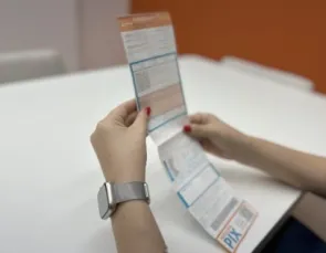 Conta de luz divulga 180 e reforça combate à violência contra a mulher