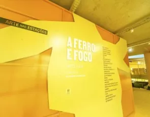 A ferro e fogo: o Brasil pelo olhar de artistas populares A ferro e fogo: o Brasil pelo olhar de artistas populares