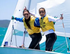 Vento em popa: Energisa impulsiona jovem dupla campeã de vela