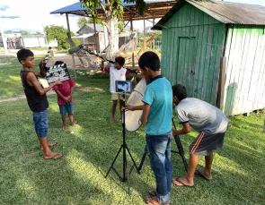 Imagens de casas – e vidas – iluminadas