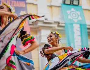 Flor Ribeirinha leva suas raízes para o mundo