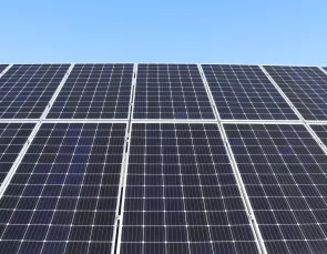 Relatório mostra a urgência de se investir em energia limpa