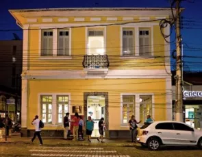 Usina Cultural Energisa Nova Friburgo reabre com exposição e teatro