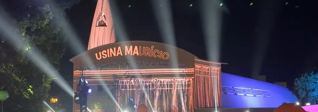 Projeção da usina mauricio na igreja santa rita em cataguases-mg