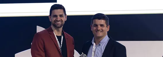 Valfre sendo premiado