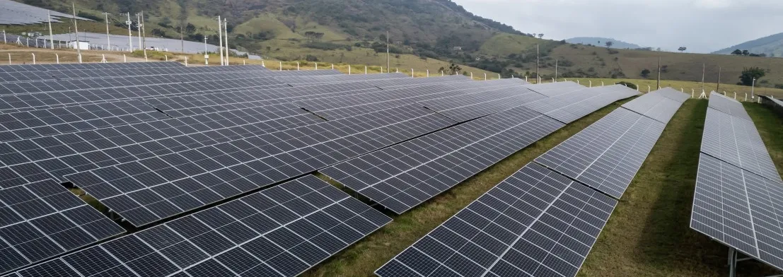 Geração distribuída cresce e altera o papel do consumidor, destaca artigo fruto da parceria entre o Grupo Energisa e a MIT Technology Review  