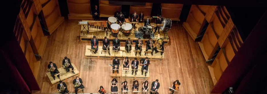 nstituição preserva acervo com 4 mil partituras originais e mantém lutheria própria