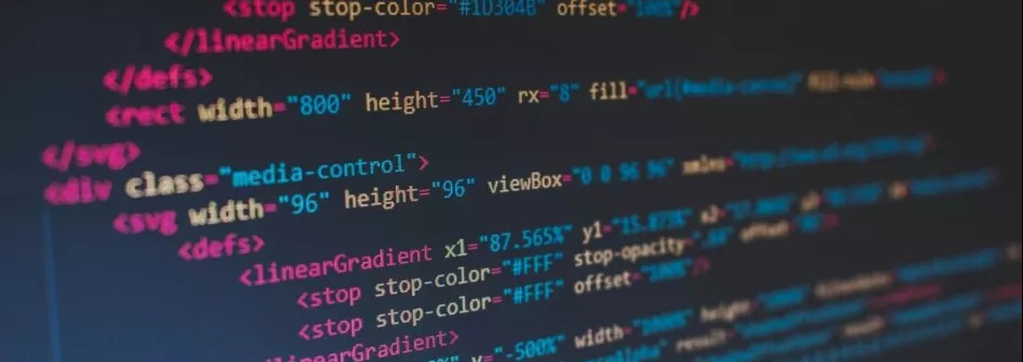 Tela de computador mostrando código de programação