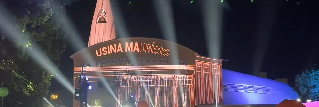 Projeção da usina mauricio na igreja santa rita em cataguases-mg