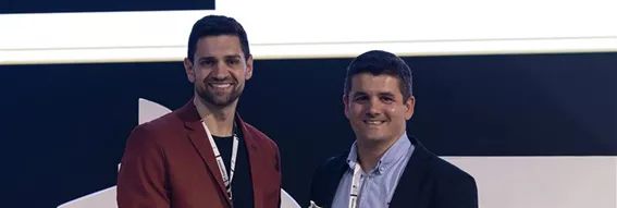 Valfre sendo premiado