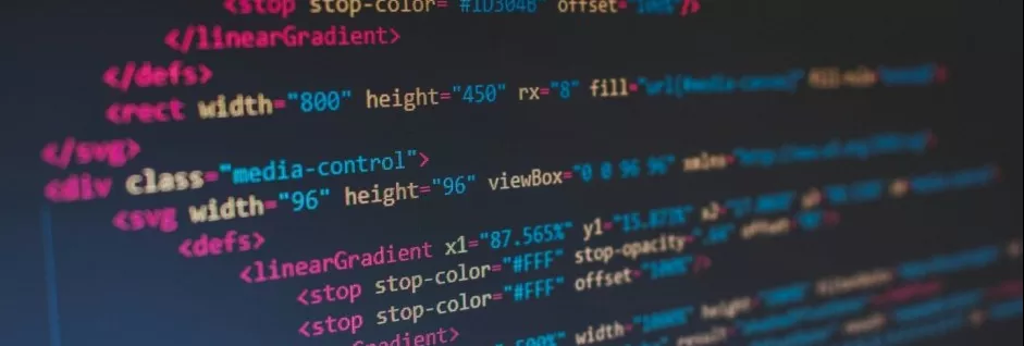 Tela de computador mostrando código de programação