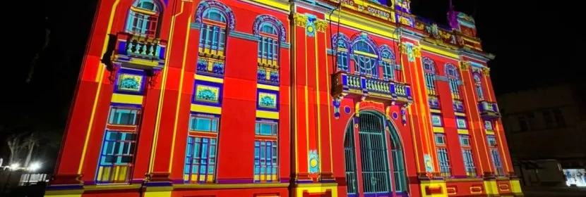 Projeção mapeada na fachada do Palácio do Governo, na Praça Fausto Cardoso