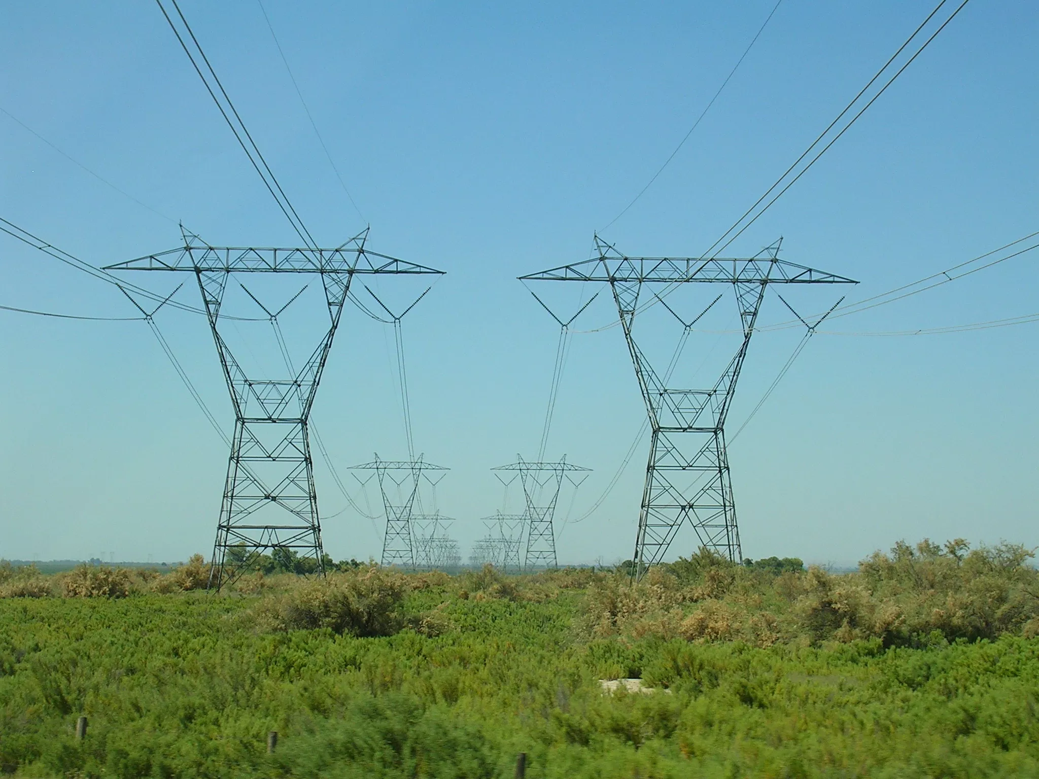 Consumo de energia no Brasil recua pelo segundo mês seguido