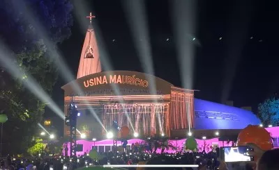 Projeção da usina mauricio na igreja santa rita em cataguases-mg