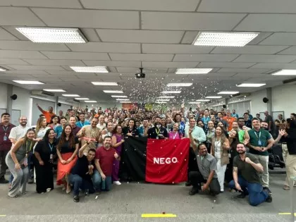 time da paraíba comemorando o prêmio